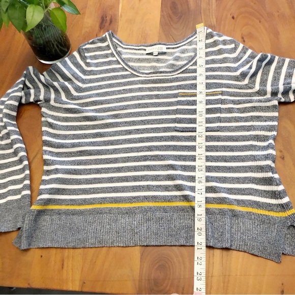 Marie Claire Oversized Relaxed Fit Casual Strips Gray Scoop Neck Sweater. Medium - Picture 11 of 15